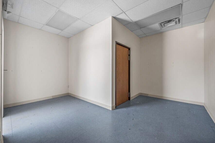 More Photos Of 2500 Canyon Rd, Bullhead City Medical For Lease