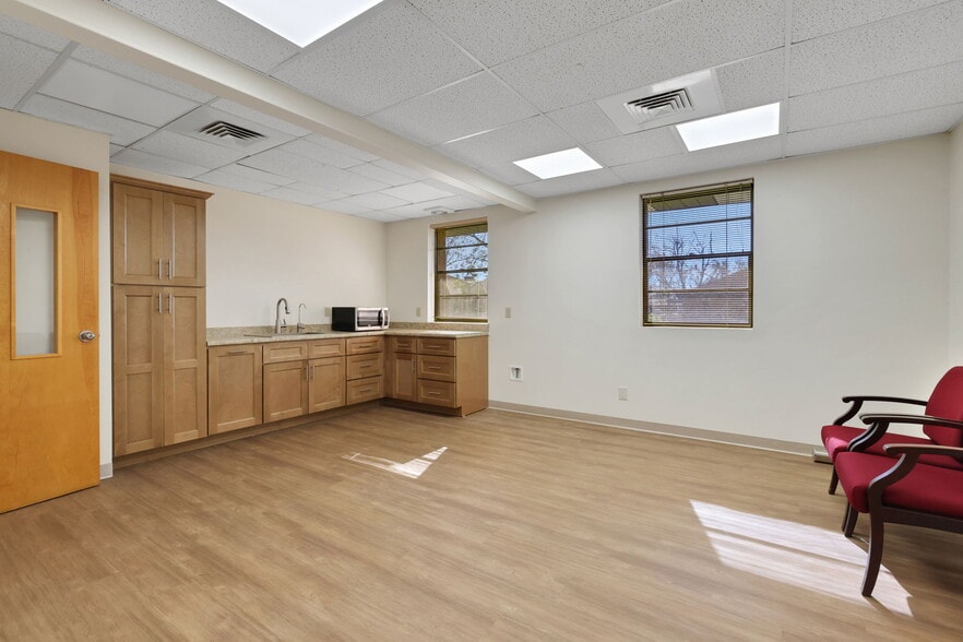 More Photos Of 6601-6535 Chester Ave, Jacksonville Continuing Care Retirement Community For Lease