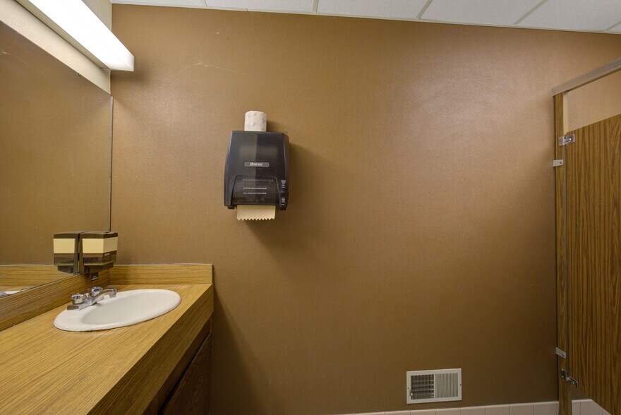 More Photos Of 1431 N 2nd St, Wisconsin Rapids Office For Sale