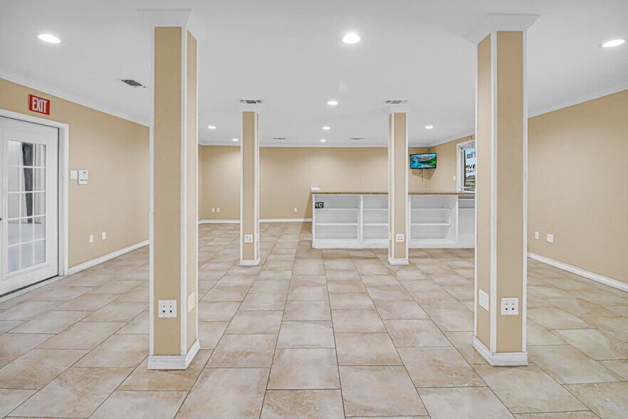 More Photos Of 3911 Brazos Ave, Odessa Warehouse For Sale