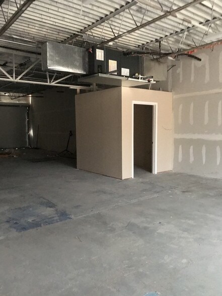 More Photos Of 4200 Gus Thomasson Rd, Mesquite Flex For Lease