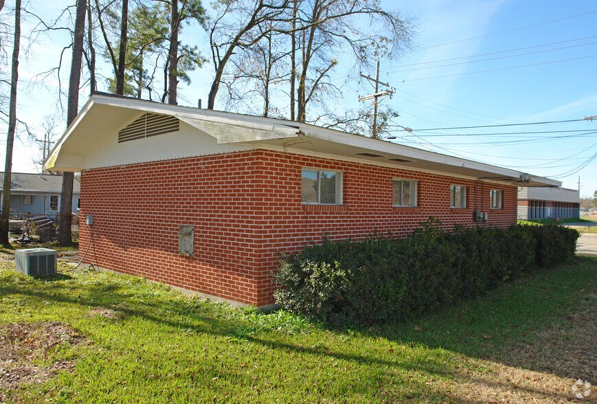 More Photos Of 1302 Sampson St, Westlake Office For Sale