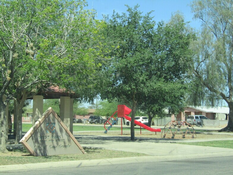 More Photos Of 415 W 10th St, Casa Grande Apartments For Sale