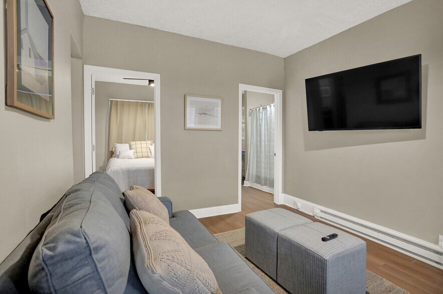 More Photos Of 1918 W Washington St, Indianapolis Apartments For Sale