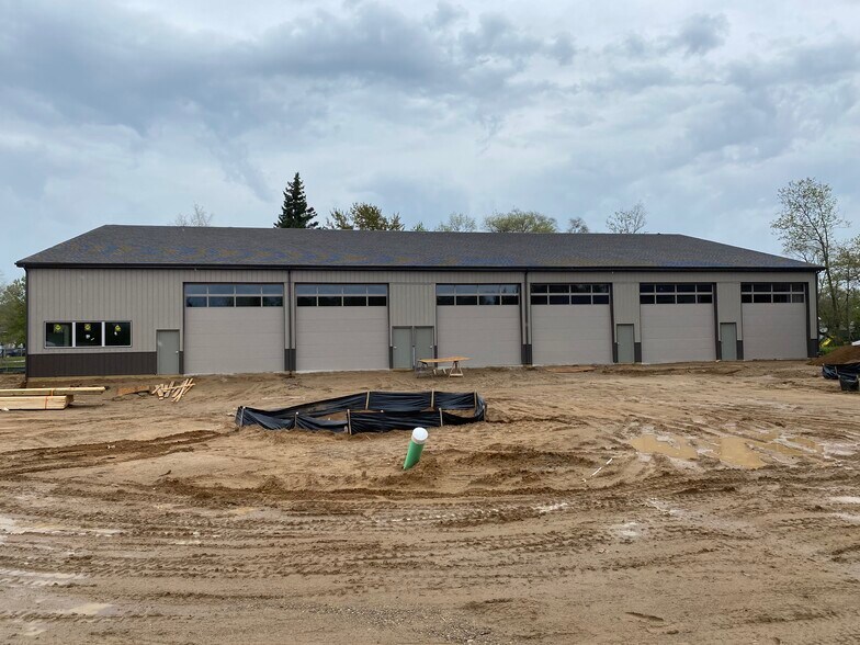 More Photos Of 1641 Balian Rd, Waterford Self Storage For Sale