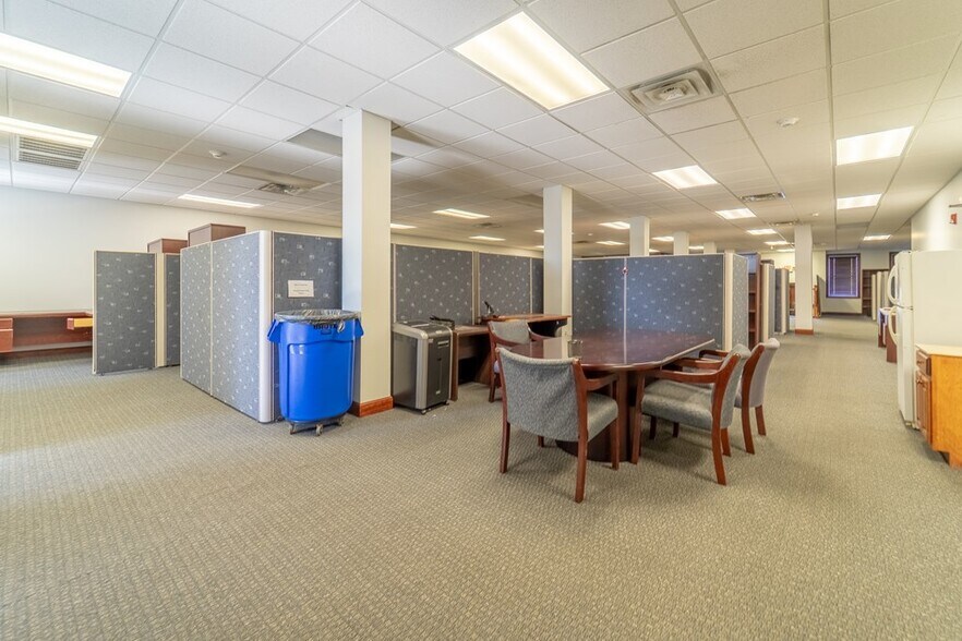 More Photos Of 9 Stewart St, Franklin Office For Sale