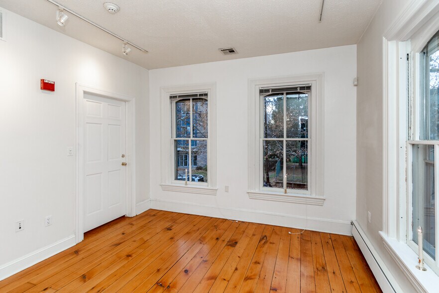 More Photos Of 24 N Main St, Lambertville Office For Sale