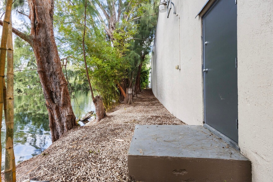 More Photos Of 1740-1742 NW 93rd Ave, Miami Warehouse For Lease