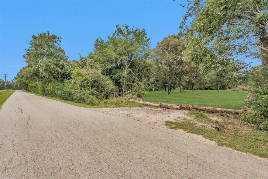 More Photos Of 10.548 Acres, Montgomery Land For Sale