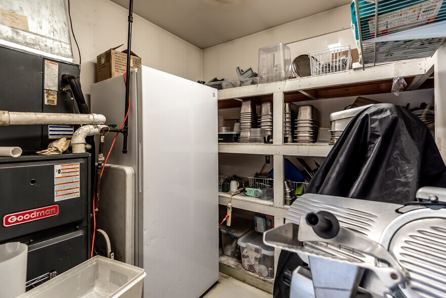 More Photos Of 5527 Oregonia Rd, Oregonia Restaurant For Sale