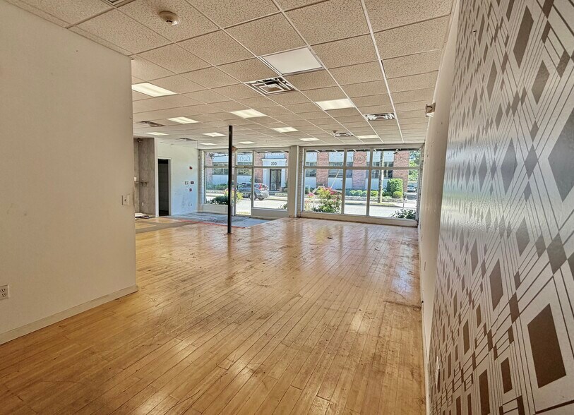 More Photos Of 205 Railroad Ave, Greenwich Freestanding For Lease