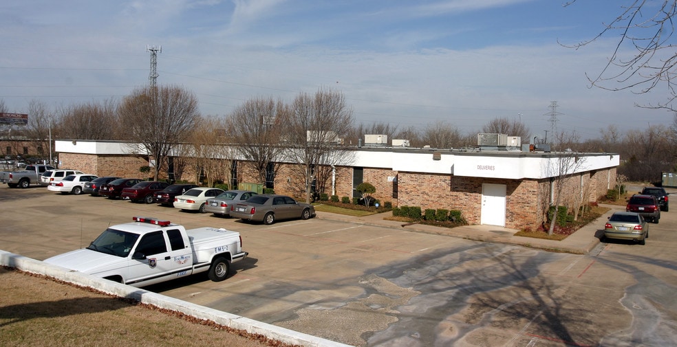 More Photos Of 2401 Scott Ave, Fort Worth Office For Lease