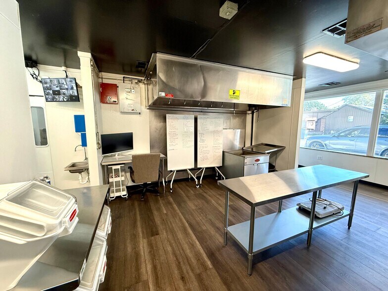 More Photos Of 105 S Water St, Nixa Restaurant For Sale