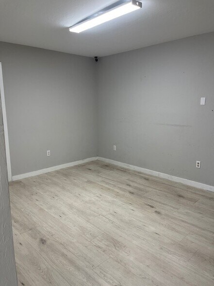 More Photos Of 1030 SE 12th Ct, Cape Coral Warehouse For Sale
