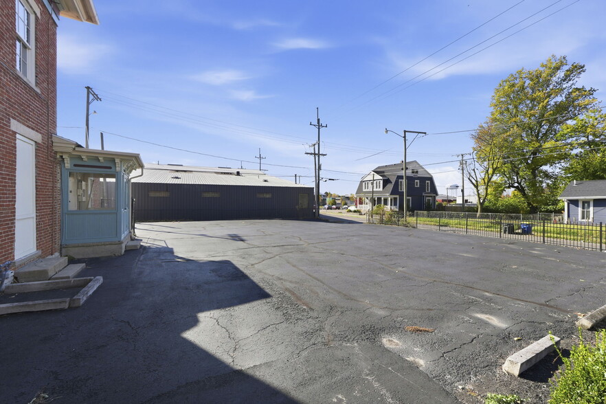 More Photos Of 607 E Charles St, Muncie General Retail For Sale