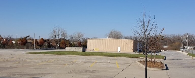 More Photos Of 1201 W Washington St, West Chicago Truck Terminal For Sale