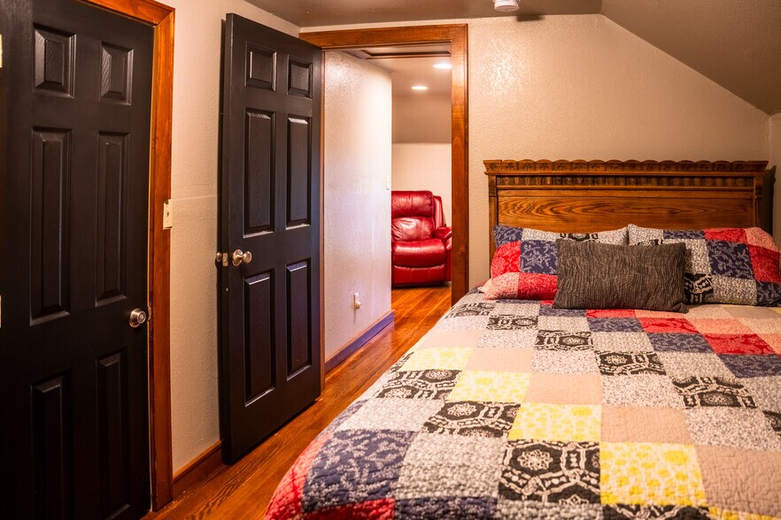 More Photos Of 1002 Old 66 Rd, Hydro Land For Sale