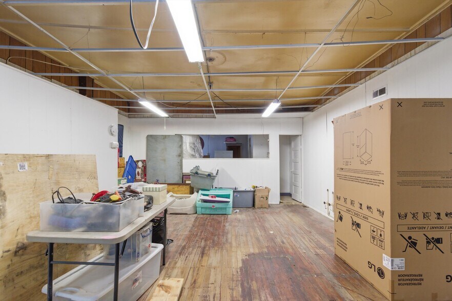 More Photos Of 198 N Main St, Salem Storefront Retail Residential For Sale