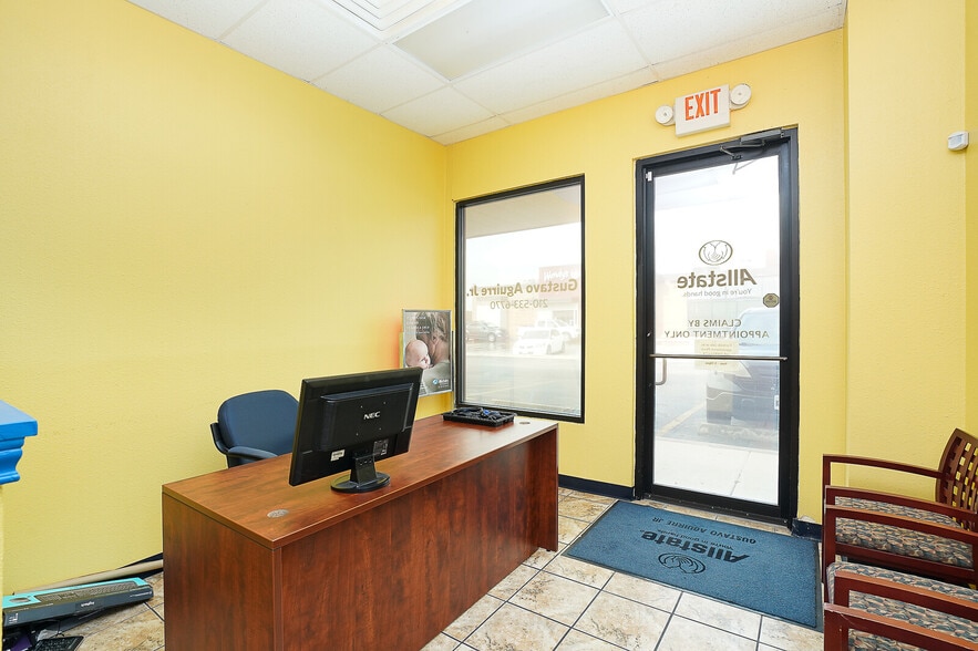 More Photos Of 2430 E Southcross Blvd, San Antonio Storefront For Lease