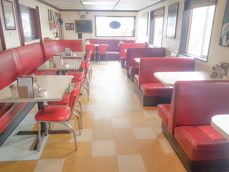 More Photos Of 11-15 2nd Ave, Haines Freestanding For Sale