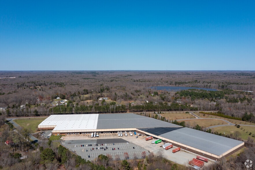 More Photos Of 7110 E Washington St, Mebane Distribution For Lease