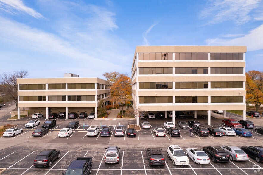 More Photos Of Northfield Plz, Northfield Office For Lease