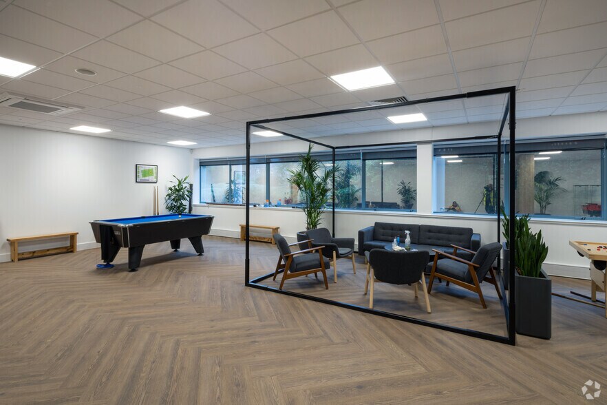 More Photos Of Headway Rd, Wolverhampton Light Manufacturing For Lease