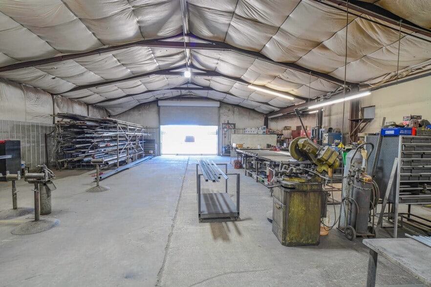 More Photos Of 1117 N Avenue T, Lubbock Warehouse For Sale