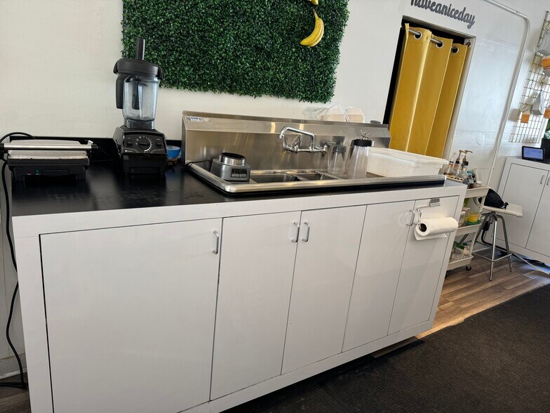 More Photos Of 4477 Gresham St, San Diego General Retail For Lease