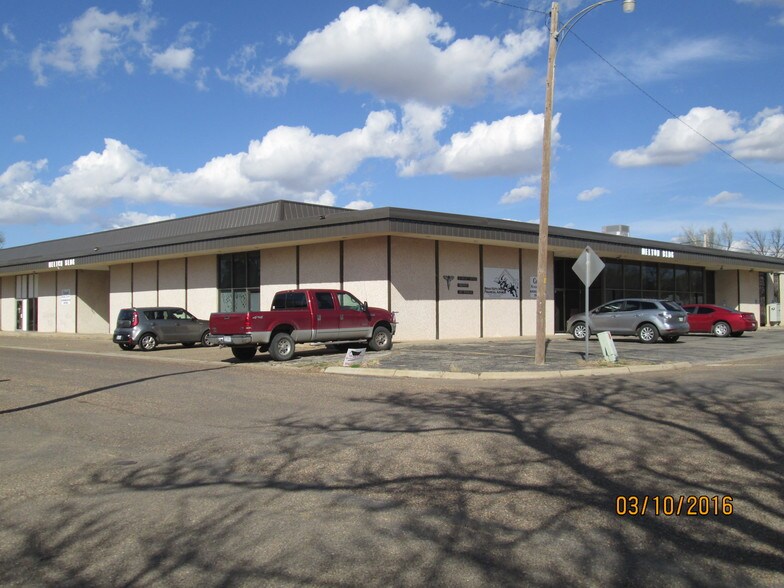 More Photos Of 812 W 8th St, Plainview Office For Sale