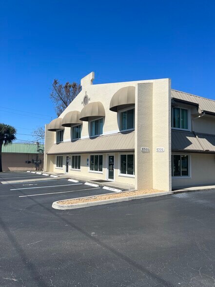 More Photos Of 5701 Houchin St, Naples Light Manufacturing For Lease