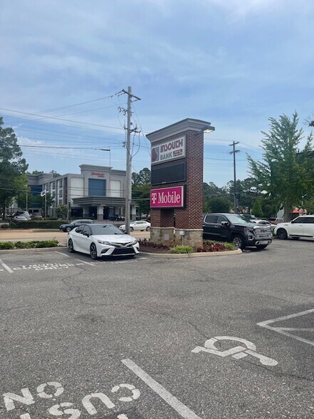 More Photos Of 5299 Poplar Ave, Memphis Freestanding For Lease