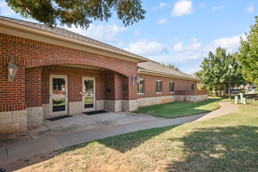 More Photos Of 1006 24th Ave NW, Norman Office For Sale