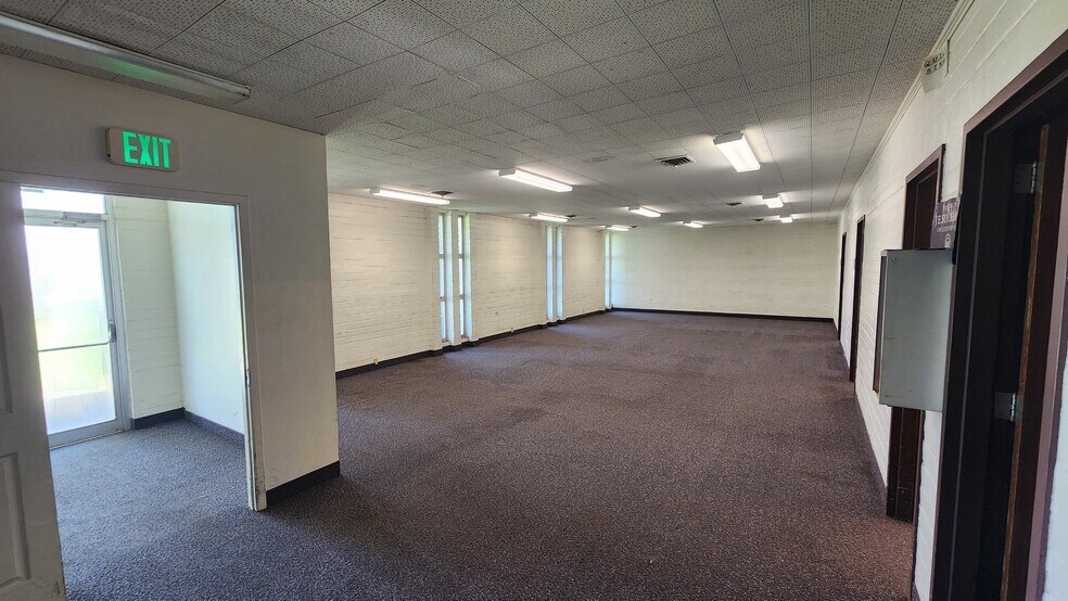 More Photos Of 321 S Virginia Ave, Mercedes Office For Sale