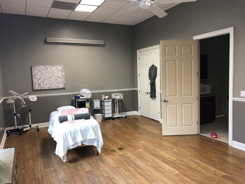 More Photos Of 13440 Parker Commons Blvd, Fort Myers Coworking Space