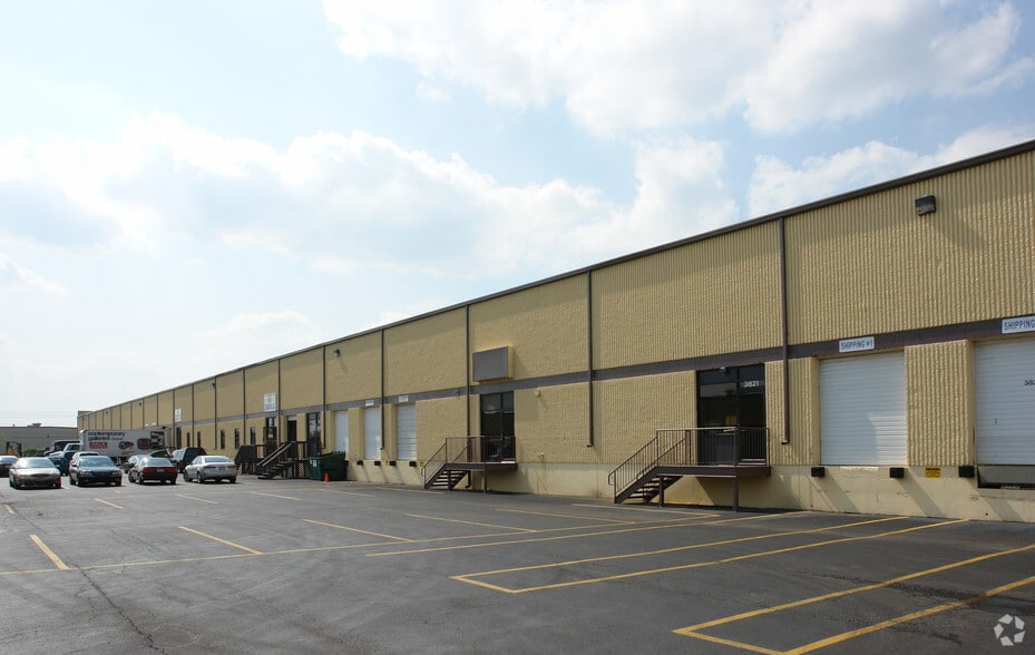 More Photos Of 3701-3825 Collins Ln, Louisville Warehouse For Lease