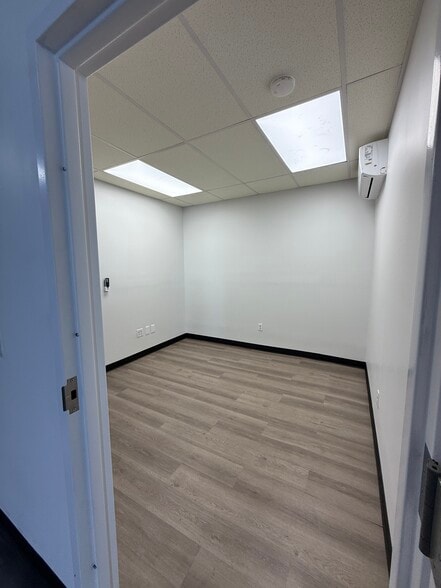 More Photos Of 2566 Borough Pl, Woodside General Retail For Lease