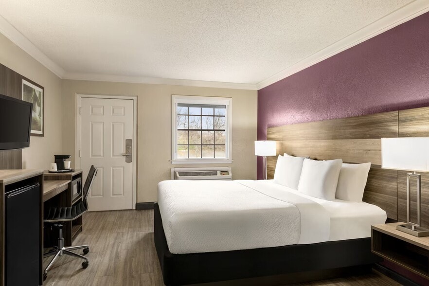 More Photos Of 6511 W Military Dr, San Antonio Hotel For Sale