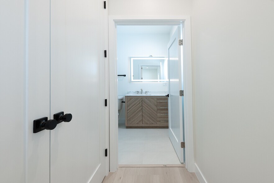 More Photos Of 8004 Shirley Ave, Reseda Multifamily For Sale