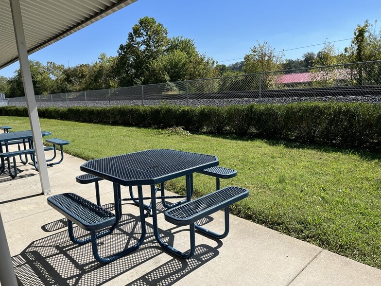 More Photos Of 305 5th St, Huntington Unknown For Lease