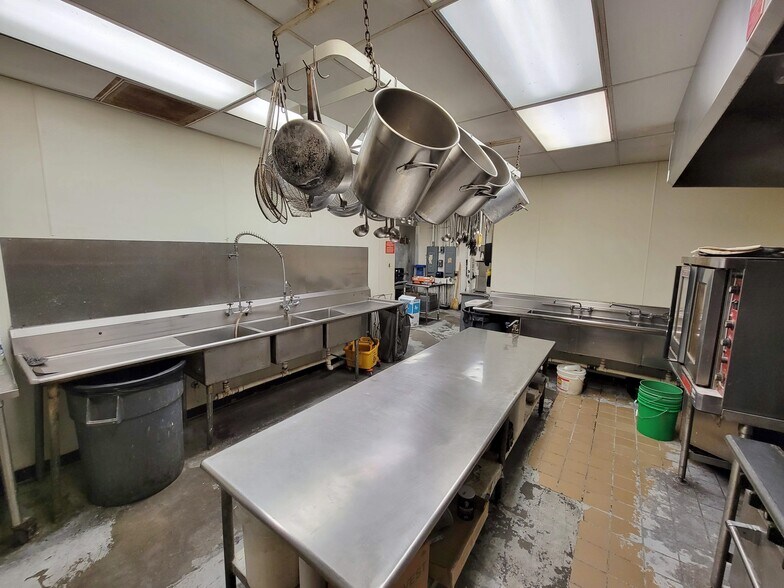 More Photos Of 530 Devine St, Columbia Restaurant For Sale