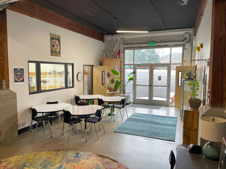 More Photos Of 13 Railroad St, Hood River Winery Vineyard For Lease