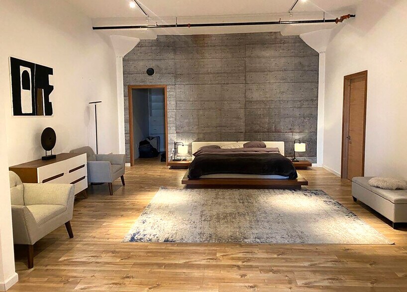 More Photos Of 405 Towne Ave, Los Angeles Showroom For Lease