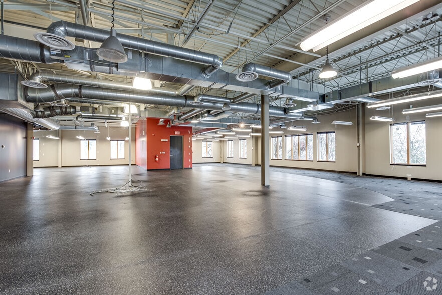 More Photos Of 1903-1907 E Wayzata Blvd, Wayzata Unknown For Lease