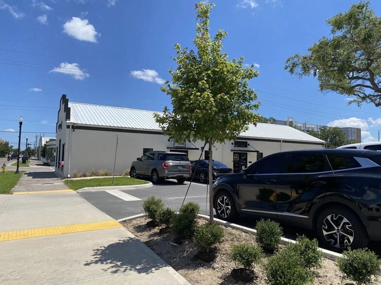 More Photos Of 400 3rd St SW, Winter Haven General Retail For Lease