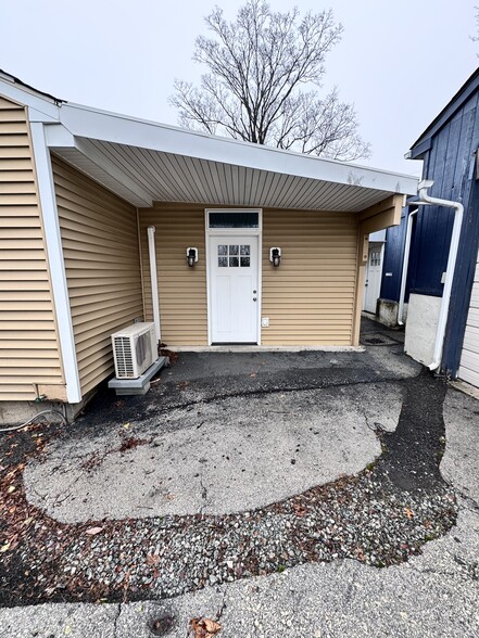 More Photos Of 2 N Lakeside Ave, Berwyn Office For Lease