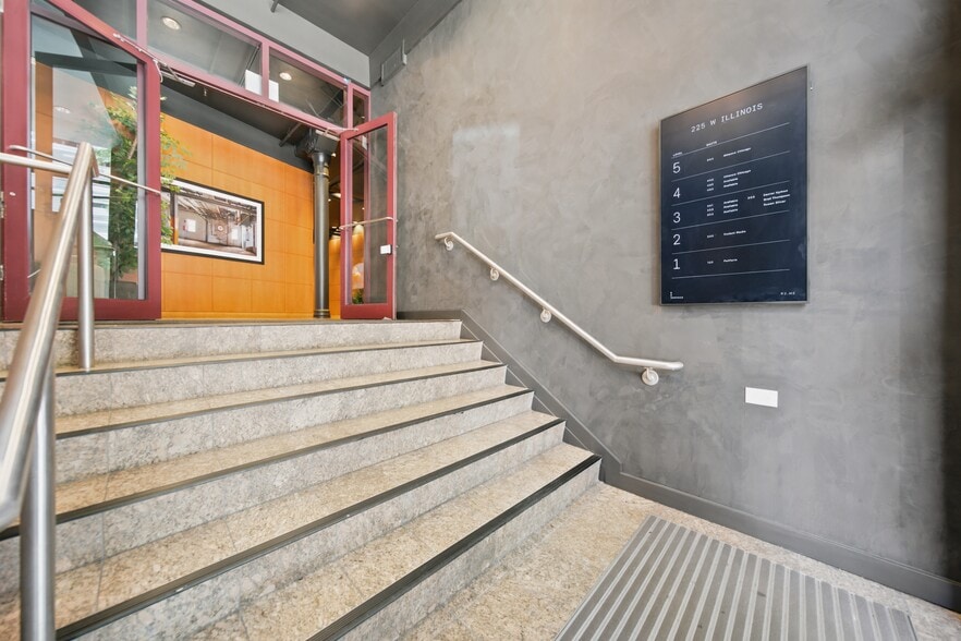 More Photos Of 225 W Illinois St, Chicago Loft Creative Space For Lease