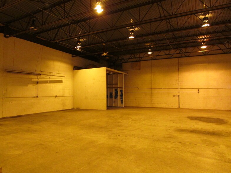 More Photos Of 14033-14055 Achyl Ave, Warren Warehouse For Sale