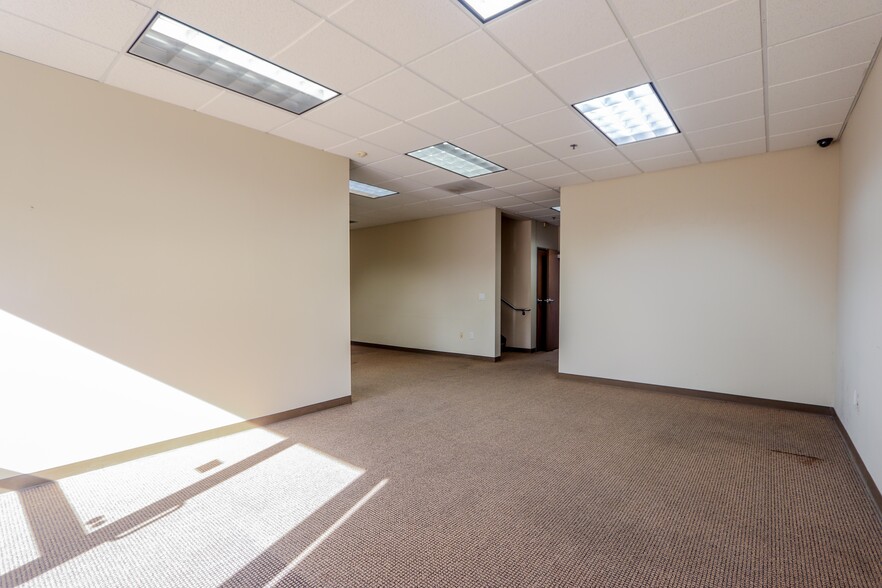 More Photos Of 64-76 Maxwell, Irvine Light Manufacturing For Lease