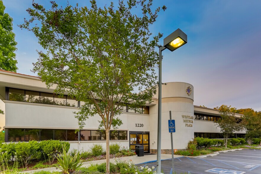 More Photos Of 1220 La Venta Dr, Westlake Village Medical For Lease